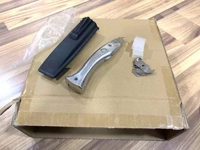 Строительный нож для резки линолеума