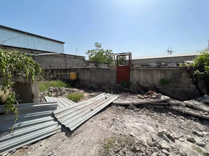 Срочно сдается в аренду территория 1200м2 в Ташкенте Бектемирский р-н. Только в розницу