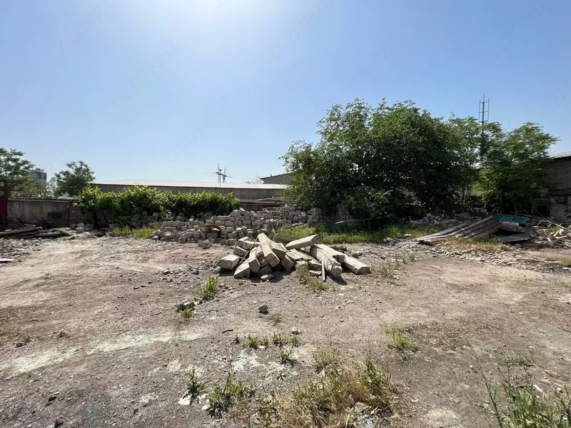 Срочно сдается в аренду территория 1200м2 в Ташкенте Бектемирский р-н. - Продажа и аренда коммерческой недвижимости