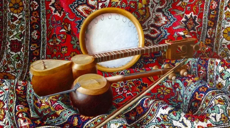 Покупаем старинные национальные музыкальные инструменты