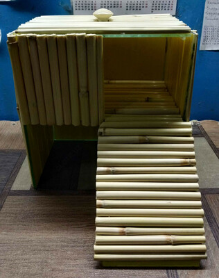 Двухэтажный домик оформленный камышом. - от 20 000 сум / шт.