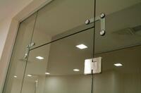 ремонт и настройка стекляных дверей