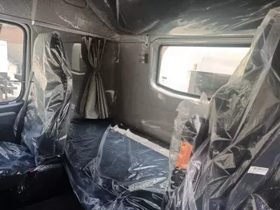 Тягач Howo T7H 6x4 CNG газовый на метане, подушка