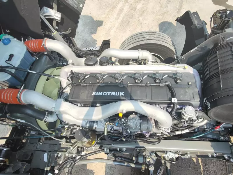 Тягач Howo T7H 6x4 CNG газовый на метане