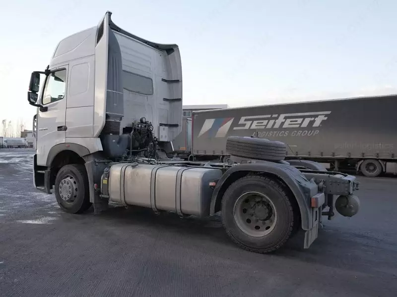Тягач Howo T7H 4x2 дизель
