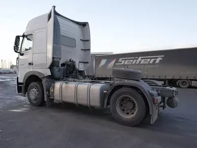 Тягач Howo T7H 4x2 дизельный