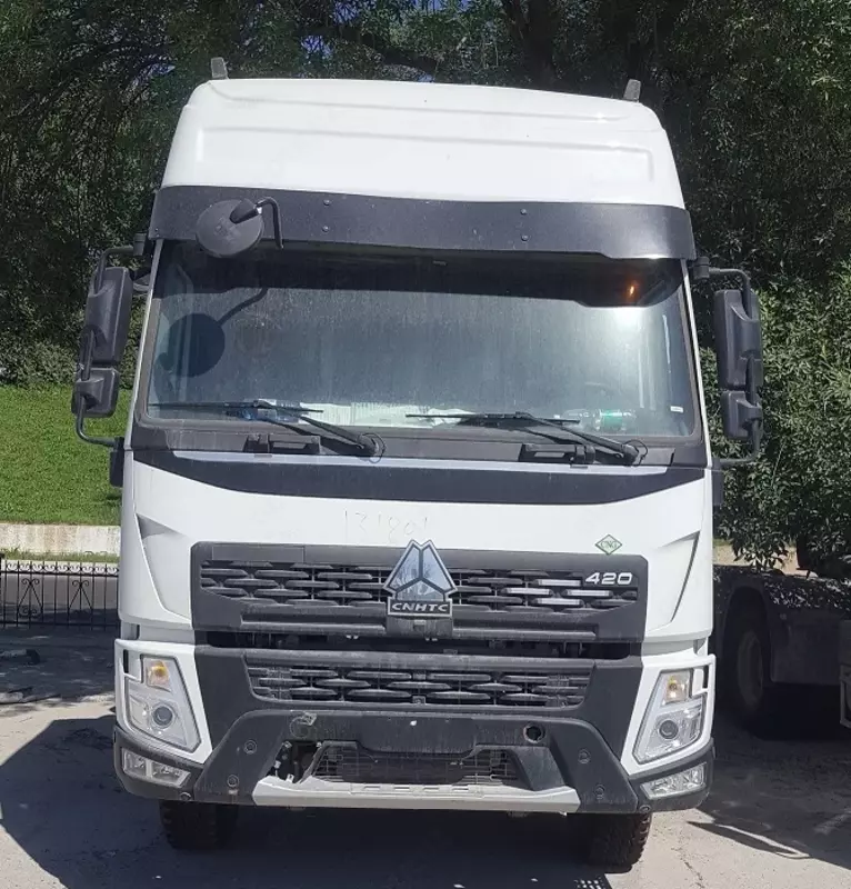 Тягач Howo V7X 6x4 CNG газовый на метане