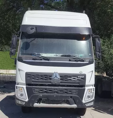 Тягач Howo V7X 6x4 CNG газовый на метане