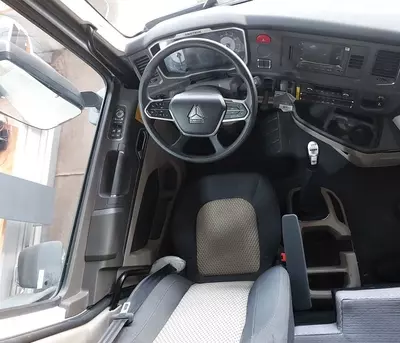 Шторный автофургон Howo-Max 480 8x4 - 9