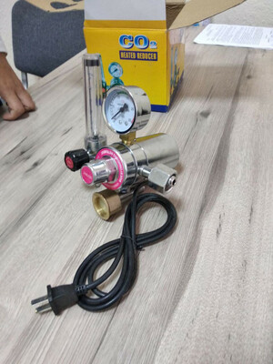 Регулятор углекислоты с ротаметром и встроенным подогревателем 220V - 450 000 сум / шт.