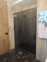по запросу Душевая кабина и Стеклянная перегородка для душа