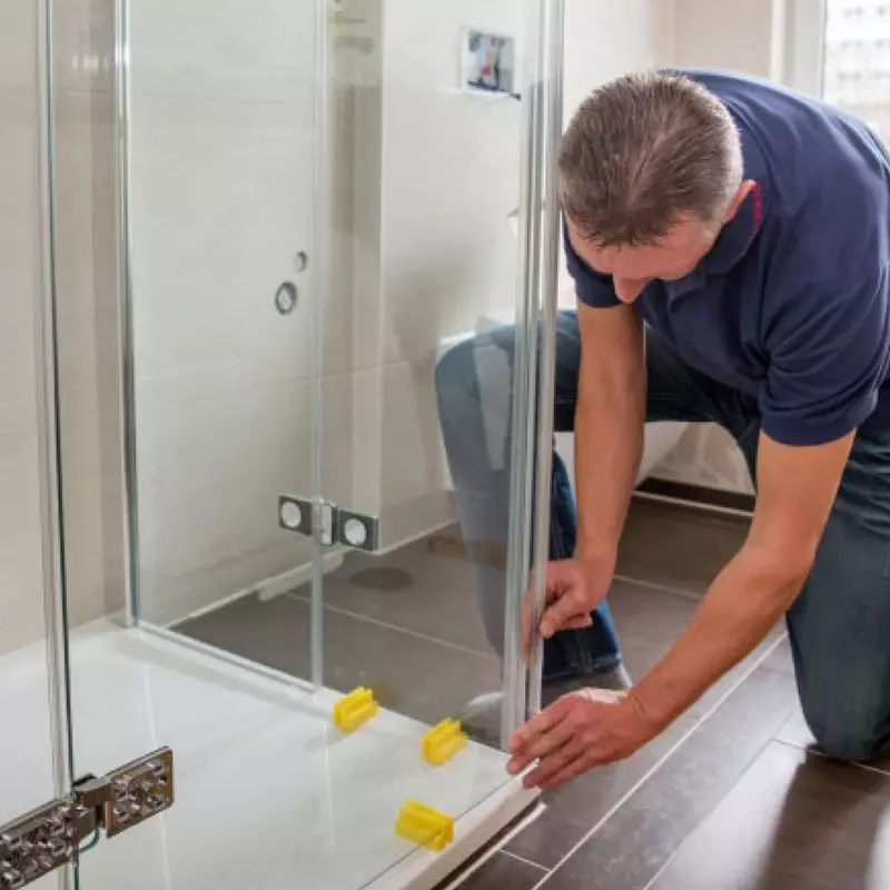 Установка душевые кабины и стеклянные перегородки