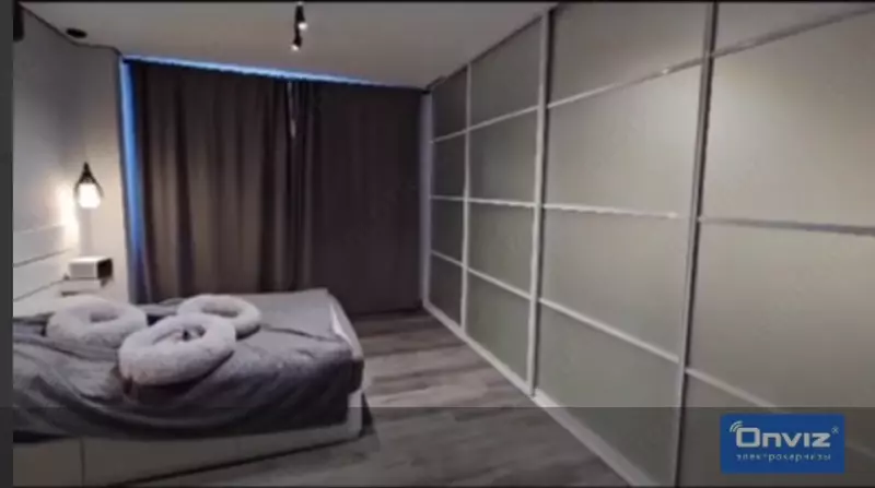 Рулонный электрокарниз Onviz для домашнего кинотеатра (модель №8)