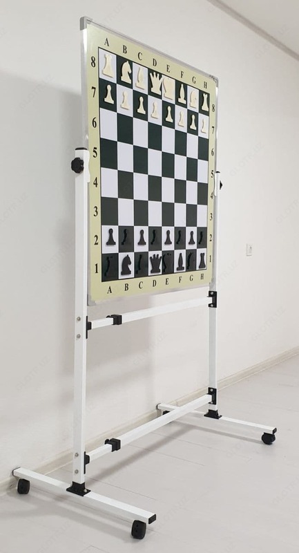   Доска шахматная на стойке 100х100.