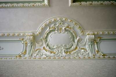 Лепные карнизы и тяги из гипса