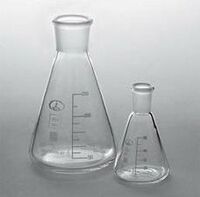 Yupqa qismli va HARDWARE bo&#39;linmasi bo&#39;lgan konusning shishalari