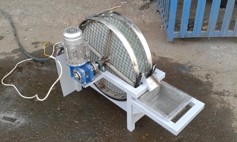 Suvni tozalash uchun disk turini tortish moslamasi