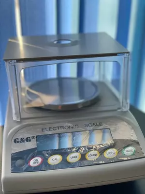 Laboratoriya tarozilari E300Y - Narx so&#039;rov asosida