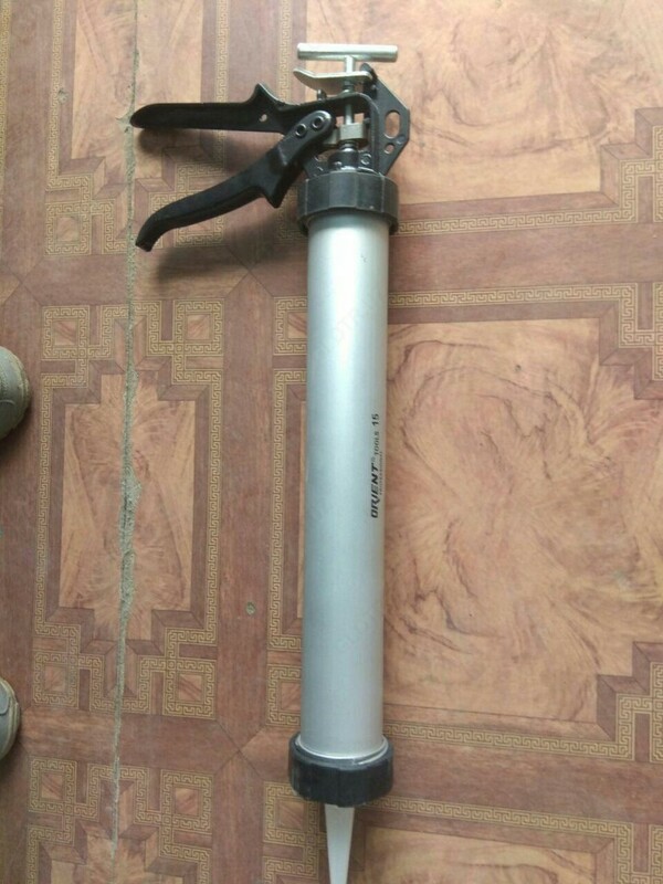 полиуретановый и акриловый Sika