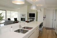 Столешница для кухни из кварцевого камня