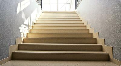 Лестничный марш из кварцевого камня