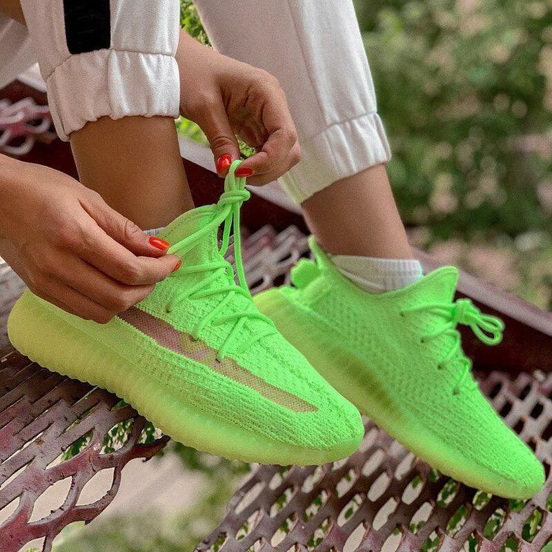 Кроссовки Adidas Yeezy Boost 350 V2 Glow