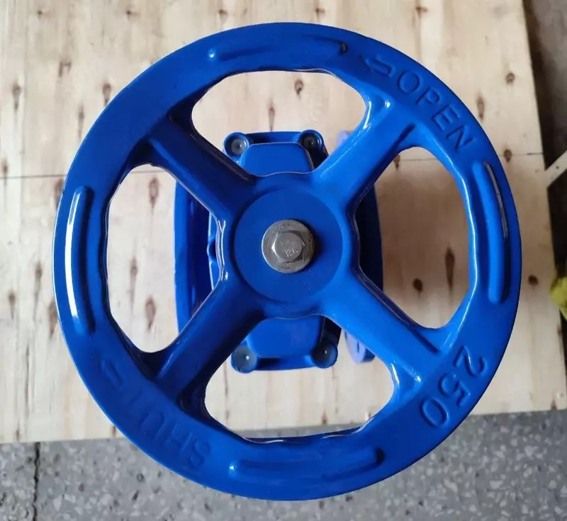 Задвижка чугунная Ду150 Ру16 фланцевая с обрезиненным клином EPDM Оптом и розница