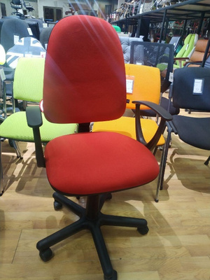 Офисное кресло Prestige красный и синий - 560 000 сум / шт.