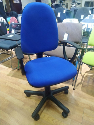 560 000 сум / шт. Офисное кресло Prestige красный и синий