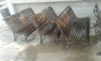 Cкамья с металлической основой и деревянными сидениями №3 Cкамья с металлической основой и деревянными сидениями №3