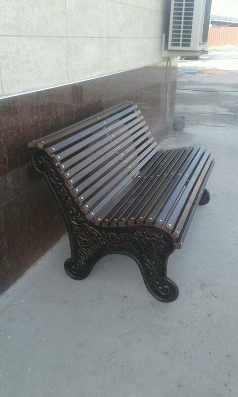 Cкамья с металлической основой и деревянными сидениями №4