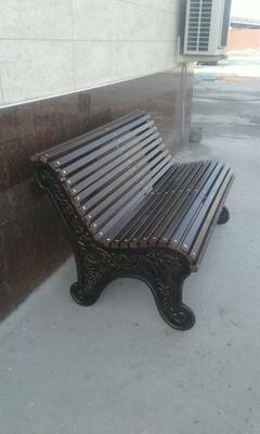 Cкамья с металлической основой и деревянными сидениями №4