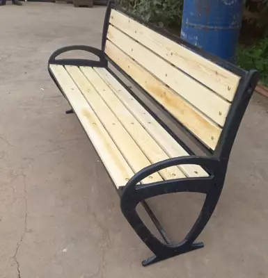 Дизайнерская скамья со спинкой и подлокотником