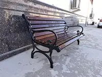 Кованая скамья со спинкой и подлокотником