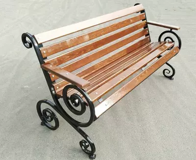Кованая скамья со спинкой и подлокотником