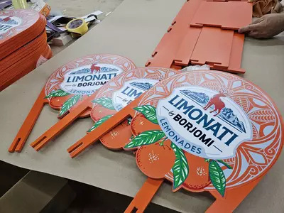 Reklama stoykalari faneradan.