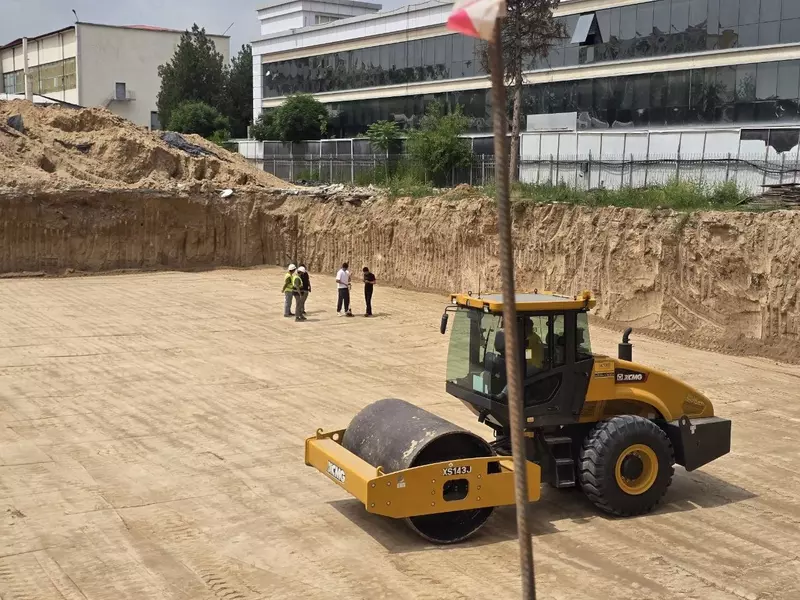  Услуги  аренда катка 15 тонн - 