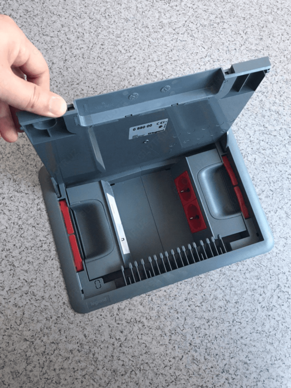 Напольный люк Legrand на 8 модулей (без механизмов)