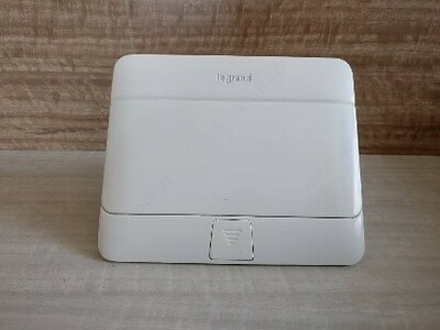 Настольный лючок Legrand на 4 модуля (без механизмов, с монтажной коробкой)