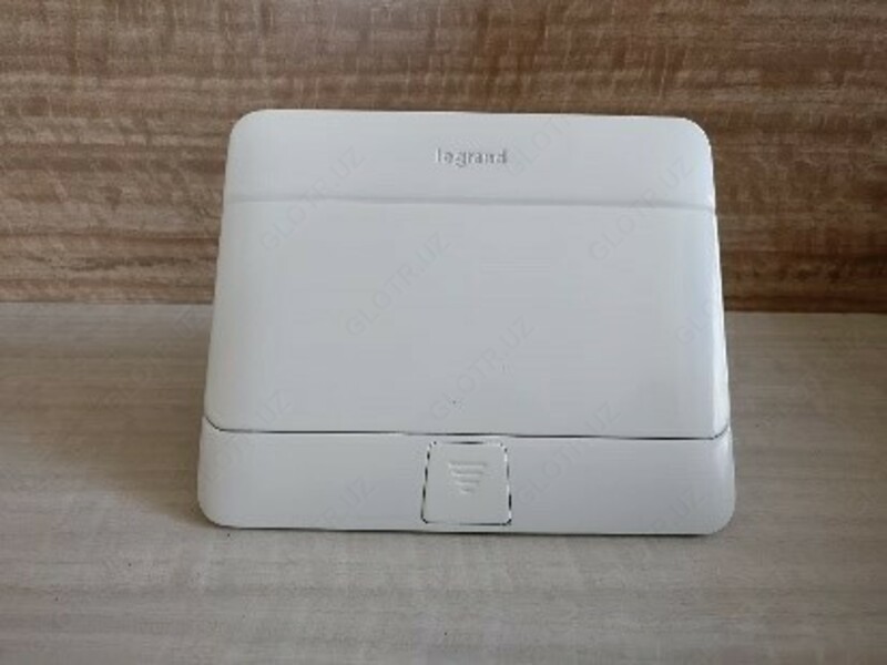 Настольный лючок Legrand на 4 модуля (без механизмов, с монтажной коробкой)