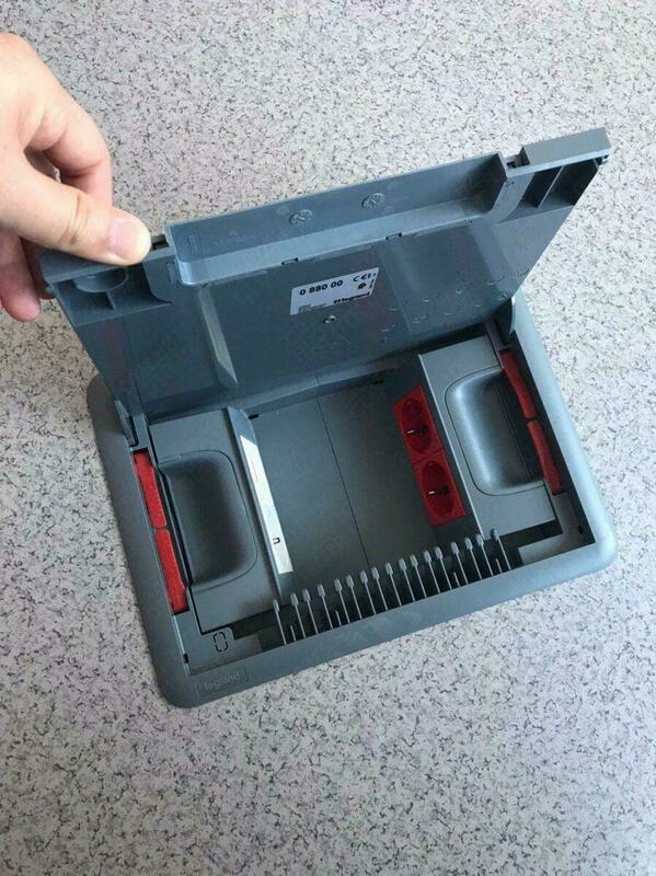 Напольные лючки Legrand