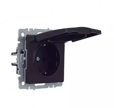 Розетка BRITE с з/к/ш с крышкой 16А IP44 РСбш10-3-44-БрЧ черный IEK