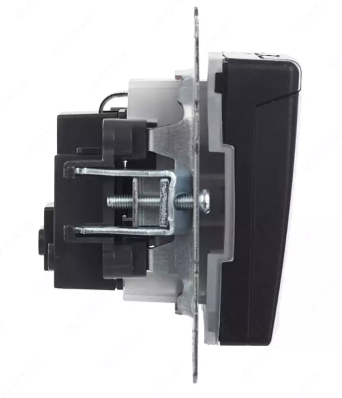 Розетка BRITE с з/к/ш с крышкой 16А IP44 РСбш10-3-44-БрЧ черный IEK