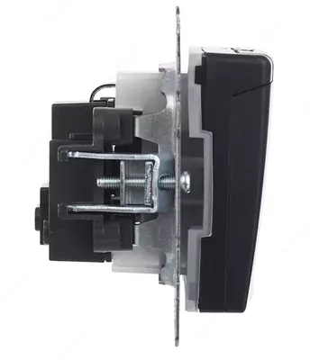 Розетка BRITE с з/к/ш с крышкой 16А IP44 РСбш10-3-44-БрЧ черный IEK