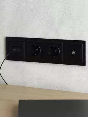 Рамка BRITE 4-местная РУ-4-БрЧ черный IEK