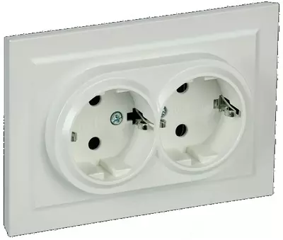 Розетка BRITE 2-я с з/к/ш 16А в сб. РСш12-3-БрЖ жемч. IEK
