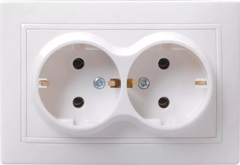 Розетка РС12-3-КБ 2-местная с з/к, без защитной шторки, 16 А КВАРТА (белый) IEK