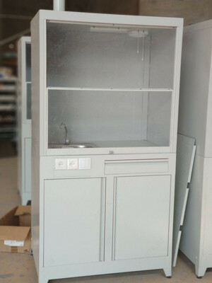 Шкаф металлический с вытяжным устройством