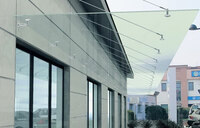 Кострукция стеклянные козырьки