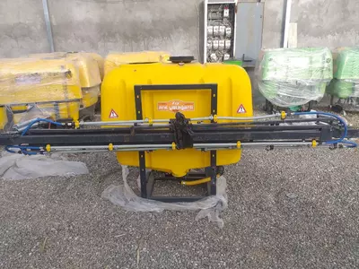 Опрыскиватель навесной захват 12 м OOO "RADIUS AGROTEX"